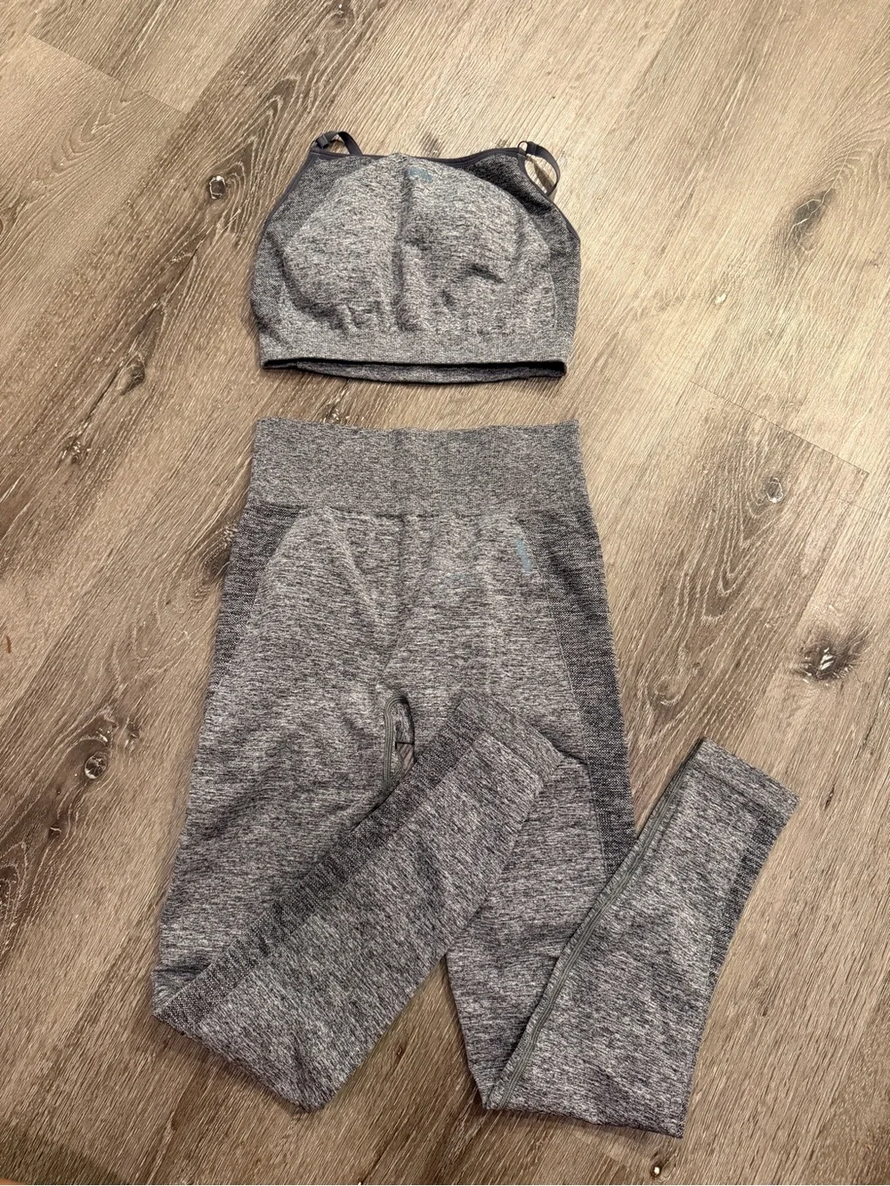 LIKE NEW!! Gymshark 2 piece outfit leggings and padded bra top
